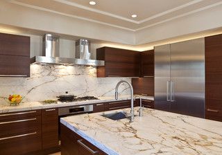 Kitchen Island With Cooktop, Toronto Interior Design, Modern Kitchen Cabinet Design, Staining Cabinets, Cherry Cabinets, Black Kitchen Cabinets, Kitchen Pantry Design, Modern Kitchen Cabinets, Pantry Design