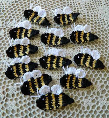 Crochet Bee Applique, Bee Applique, Crochet Applique Patterns Free, Crochet Appliques, Crochet Embellishments, Bee Pattern, Crochet Bee, Crochet Butterfly, Applique Pattern