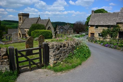 British Cottages, Irish Village, Gloucestershire England, Pictures Of England, European Countryside, Ireland Aesthetic, British Things, English Cottages, Country Cottages