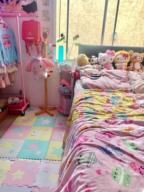 Room Inspo Cutecore, Kawaiicore Room Decor, Kawaii Room Inspiration, Cutecore Shelf, Cutecore Room Ideas, Kawaii Core Room, Cutecore Decor, Vanity Ideas Bedroom Modern, Room Decor Sanrio