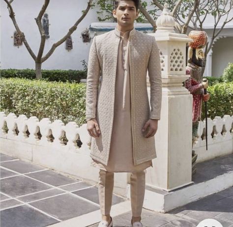 Chikankari Sherwani For Groom, Lavender Mens Outfit, Groomsmen Attire Indian Wedding, Outfit For Brothers Wedding Indian, Pakistani Groom Outfits, Gold Sherwani Groom, Dads Outfits, Outfits For Fat Men, Indian Groomsmen Outfits