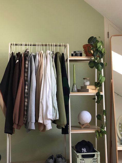 Small Room With Clothing Rack, Clothes Storage Bedroom, Cloth Rack Aesthetic, Hanging Clothes Racks Aesthetic, Clothing Rack Ideas Bedroom, Clothing Rack Decor, Aesthetic Clothes Rack, Minimal Apartment Decor, Clothes Rack Aesthetic