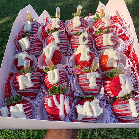 Best D Ever Strawberries, Sweets Ideas, 25 Birthday, Cute Anniversary Gifts, Girly Tingz, Surprise Boyfriend, Boyfriend Gift Basket, Birthday Surprise Boyfriend, Couple Ideas