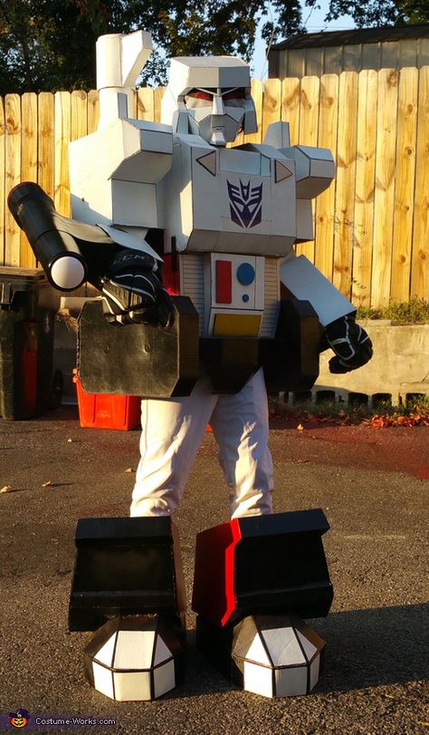 G1 Megatron - 2016 Halloween Costume Contest Megatron Costume Diy, Megatron Costume, Transformers Costumes, Cardboard Costumes, G1 Megatron, Transformers Ideas, Transformer Costume, Transformers Birthday, Cartoon Costume