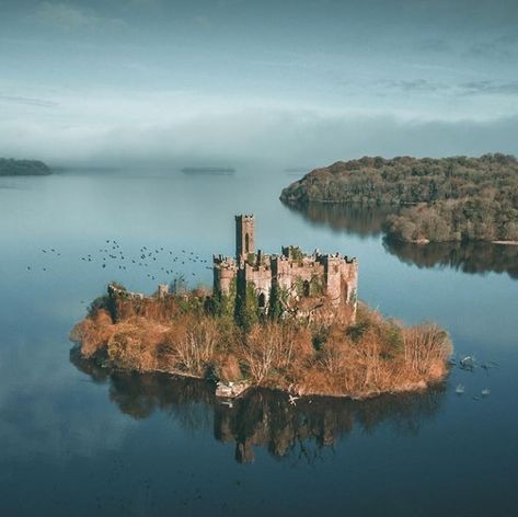 You'll find the ruins of McDermott's Castle in the middle of a lake in Roscommon, looking an awful lot like something from a fairy tale. Irish Castles, Castles In Ireland, Abandoned Castles, Scottish Castles, Castle Ruins, Chateau France, Beautiful Castles, Forest Park, A Castle