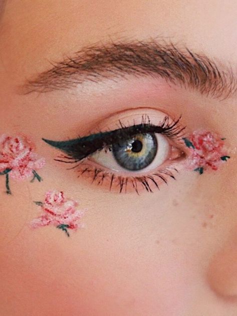 renaissance angel🕊 soft e-girl aesthetic makeup tutorial with soft painterly roses using eyeliner. Very earthy/angelic! Floral Eye Makeup, Cottage Core Makeup, Aesthetic Makeup Tutorial, Soft E Girl, Cottagecore Makeup, Roses Makeup, Jackie Wyers, Eyeshadow Designs, Tiktok Makeup