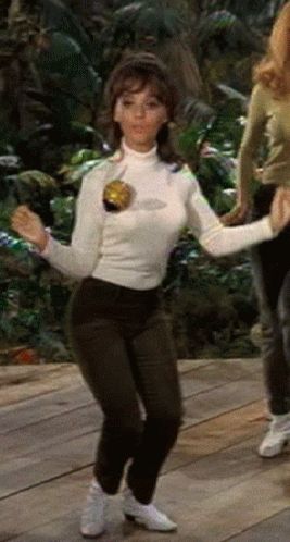 Mary Anne Gilligans Island GIF - Mary Anne Gilligans Island - Discover & Share GIFs Mary Ann Gilligans Island, Mary Ann And Ginger, Dawn Wells, Gilligan’s Island, Fun Gif, Jokes Humor, Funny Picture, Mary Ann, Fun Fun