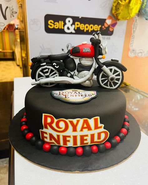 Royal Enfield Cake Designs, Royal Enfield Cake Ideas, Bike Cakes, Enfield Bike, Customized Cake, Circle Mehndi, 50th Birthday Cake, Circle Mehndi Designs, Creative Birthday Cakes