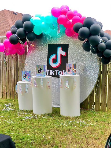 Tiktok Party, Ideas Para Fiestas, Tick Tock, 8th Birthday, Bday Party, Tik Tok, Love It, Birthday Parties, Birthday Party