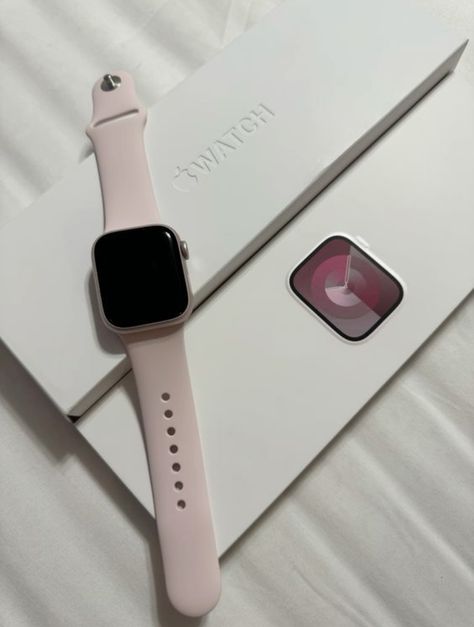 Pink Apple Watch Aesthetic, Apple Watch Pink, Apple Watch Aesthetic, Pink Apple Watch, All Apple Products, Airpods Apple, Smart Watch Apple, Apple Watch Se, Iphone Obsession