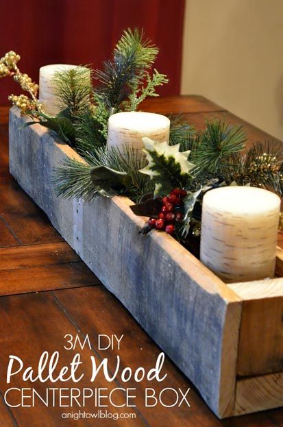 DIY Pallet Projects: 55 Incredible Ways To Reuse Pallets for Decor and Furniture and Everything Inbetween Wood Centerpieces, Pallet Christmas, Christmas Crafts For Kids To Make, Christmas Tree Decorations Diy, Woodworking Classes, Pallet Crafts, Christmas Crafts For Gifts, Rustic Christmas Tree, Thanksgiving Decor