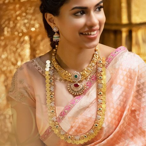 Gold Haram Designs, Indian Diamond Jewellery, New Gold Jewellery Designs, Gold Jewelry Simple Necklace, Beautiful Gold Necklaces, Gold Bridal Jewellery Sets, Diamond Necklace Designs, Antique Bridal Jewelry, Black Beaded Jewelry