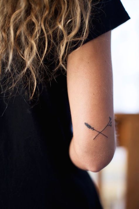 The most stylish tattoos on Pinterest Tattoo Avant Bras, A Small Tattoo, Cream Tattoo, Chicago Tattoo, Mantra Tattoo, Tattoo Spots, Petit Tattoo, Stylish Tattoo, Stick N Poke