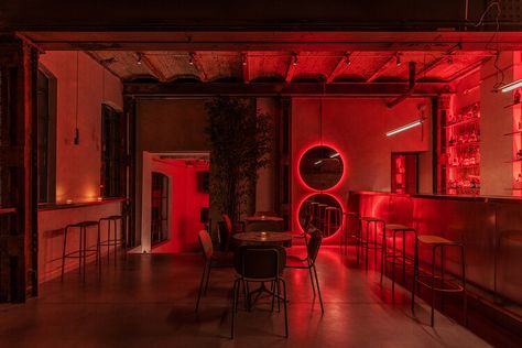 Platforma Wolff DJ Bar / Apio Studio | ArchDaily Red Hotel, Studio Floor Plans, Japanese Bar, Old Brick Wall, Pub Design, Stainless Steel Countertops, Restaurant Concept, Bar Interior, Red Rooms