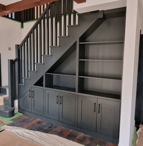 Creative Stair Storage, Stair Cubby Ideas, Bar Area Under Stairs, Triangle Space Under Stairs, Utilizing Space Under Stairs, Understairs Bookshelf Ideas, Simple Under Stairs Ideas, Under The Stairs Living Room, Open Staircase Storage