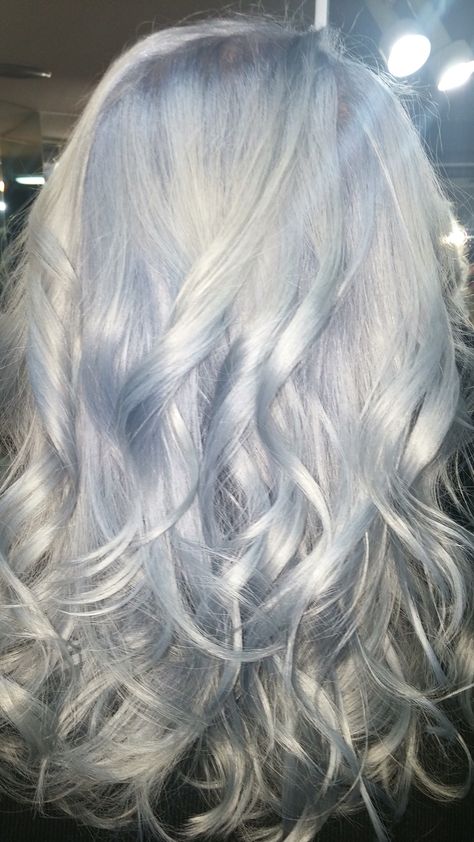 Blueish Blonde Hair, White Hair With Light Blue Highlights, White And Blue Hair Aesthetic, White Hair Blue Highlights, White Hair Blue Tips, White To Blue Hair, Silver Hair With Blue Highlights, White Hair With Blue Highlights, White Hair Dye Ideas