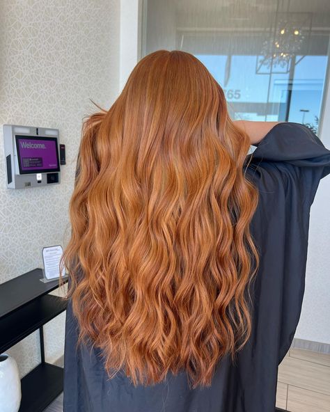 Stylish Hair Trends Unveiled Honey Copper Balayage, Hair Highlight Trends, Winter Balayage, Balayage Styles, Hottest Haircuts, Gold Balayage, Gray Balayage, Honey Balayage, Copper Balayage