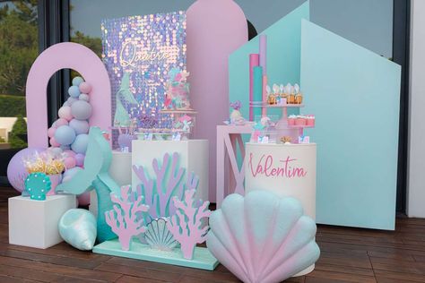 Valentina's Mermaid Birthday Party | CatchMyParty.com Sea Birthday Party Decorations, Mary Birthday, Mermaid Birthday Party Ideas, Ocean Birthday Party, Fairy Garden Birthday Party, Mermaid Birthday Party Decorations, 1st Birthday Girl Decorations, Mermaid Theme Birthday Party, Birthday Mermaid