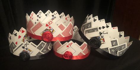 Deck Of Cards Crown Diy, Crown Of Cards Diy, Playing Card Crown Diy, Deck Of Cards Halloween Costume, Card Crown Diy, Crown Of Cards, Deck Of Cards Costume, King Of Hearts Costume, Card Crown