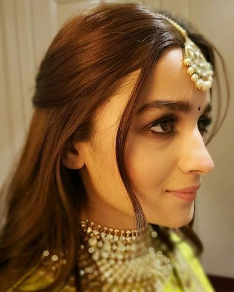 Hairstyles On Lehenga, Lehenga Simple, Alia Bhatt Hairstyles, Aliya Bhatt, Lehenga Hairstyles, Lovely Hairstyles, Wedding Makeover, God's Masterpiece, Saree Hairstyles