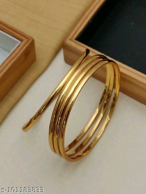 Daily Ware Gold Bangles Indian, Gold Bangles For Women Indian, Gold Bangles Design Unique Latest, Gold Bangles Design Daily Wear Latest, Bangles Jewelry Designs Gold, Bangles Design Gold, Gold Bangle Design, Gold Bangles Set, Jhumka Set