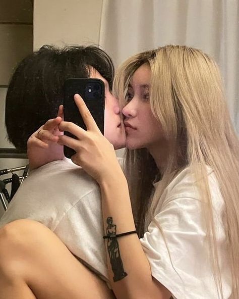 Relationship Announcement, Blonde Couple, Grunge Couple, Blonde Asian, Ulzzang Couple, Korean Couple, Sweet Couple, Couple Aesthetic, الرسومات اللطيفة