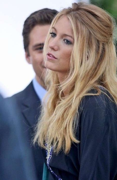 Blake Lively Hairstyles, Gossip Girl Hairstyles, Blake Lively Hair, Light Ash Blonde Hair, Natural Ash Blonde, Serena Van Der, Ash Blonde Balayage, Dyed Blonde Hair, Serena Van