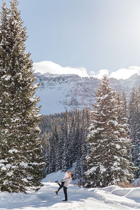 Snowy Mountain Proposal, Winter Mountain Proposal, Ski Resort Proposal, Snow Proposal Ideas, Proposal In The Snow, Snowboarding Proposal, Ski Engagement Photos, Vail Photoshoot, Winter Proposal Ideas Engagement