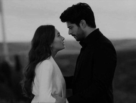 Seni çok seviyorum Peaky Blinders Tv Series, The Americans Tv Show, Neslihan Atagul, Neslihan Atagül, Engaged Couples Photography, Romantic Photoshoot, Kara Sevda, Cute Couples Photography, Romantic Drama