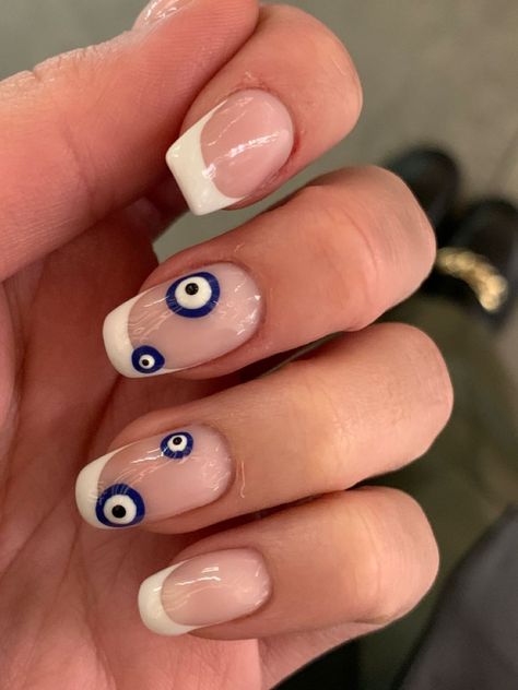 Basic Evil Eye Nails, French Tip Nails With Turkish Eye, Black And White Evil Eye Nails, Nail Inspo Heart With Eyes, Nail Designs Heart With Eyes, Evil Eye Heart Nails, Lucky Eye Nails, Devils Eye Nails, Evil Eye French Nails