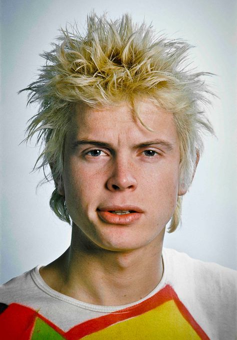 billy Billy Idol, Punk Hair, Punk Rock Bands, Punk Rocker, New Romantics, Estilo Punk, Old Hollywood Glamour, Post Punk, Grunge Hair