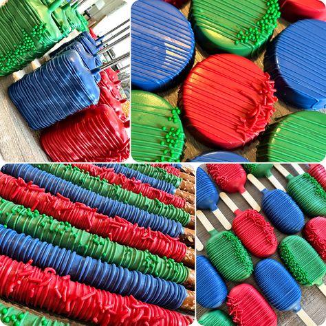 Mario Birthday Treats For School, Lego Themed Desserts, Super Mario Chocolate Covered Pretzels, Super Mario Pretzels, Super Mario Bros Party Desserts, Mario Treat Table, Super Mario Oreos, Super Mario Pretzel Rods, Mario Pretzels