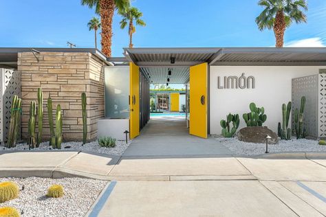 Limón Palm Springs - A luxurious mid-century modern boutique hotel Spring Architecture, Palm Springs Hotel, Palm Springs Mid Century Modern, Foyer Ideas, Golf Trip, Small Hotel, Unique Hotels, Luxury Boutique Hotel, Hotel Boutique