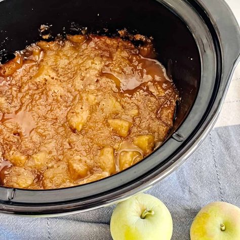 Slow Cooker Apple Cobbler Apple Cobbler Slow Cooker, Crock Pot Apple Cobbler, Crockpot Apple Cobbler, Slow Cooker Cobbler, Slow Cooker Apple Cobbler, Crockpot Dessert, Apple Cobbler Recipe, Slow Cooker Apple, Crockpot Dessert Recipes