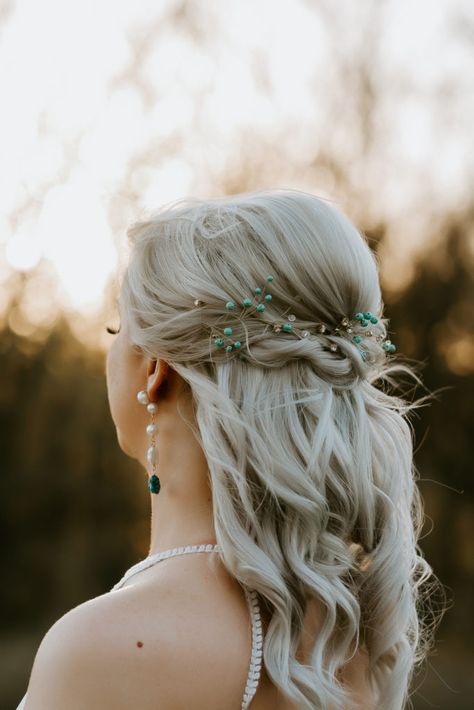 Turquoise Wedding Hair Piece, Wedding Hair With Turquoise, Western Wedding Hair With Turquoise, Turquoise Hair Accessories, Western Wedding Accessories, Western Bride Jewelry, Turquoise Wedding Jewelry Brides, Western Wedding Jewelry Brides, Turquoise Bridal Jewelry