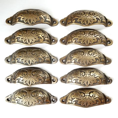 Walk In Pantry Ideas, Antique Drawer Pulls, Drawer Bins, Antique Drawers, Ceramic Furniture, Victorian Kitchen, Apothecary Cabinet, Brass Drawer Pulls, Wardrobe Handles