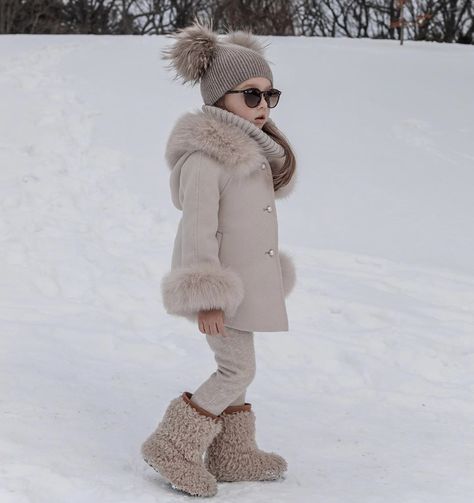 Girl Winter Outfits, Ski Trip Outfit, Girls Winter Outfits, Fun Nursery, Snow Pictures, Winter Family, Trip Outfits, Mommy Daughter, Kids Styles