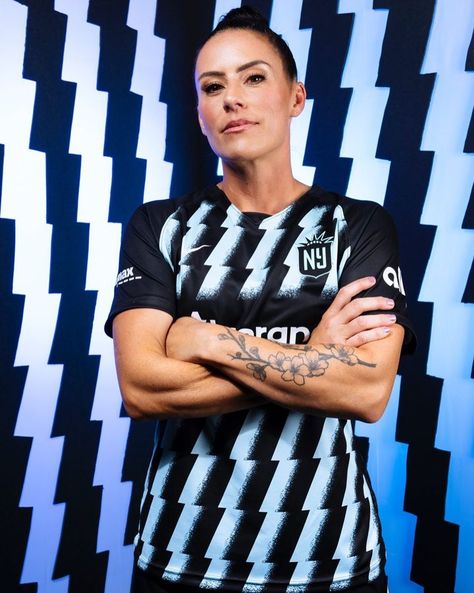 Ali Krieger (she/her) (@alikrieger) • Instagram photos and videos Ali Krieger, Football Women, Sports Highlights, Workout Games, Women's Soccer, Female Fitness, Women's Sports, Design Reference, You Fitness