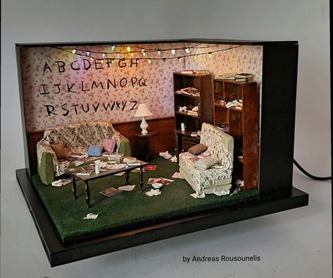 "Stranger things" room Stranger Things Diorama, Stranger Things Book Nook, Stranger Things Manualidades, Stranger Things Room Ideas, Stranger Things Crafts, Stranger Things Room, Harry Potter Pop Up, Tiny Tower, Horror Room