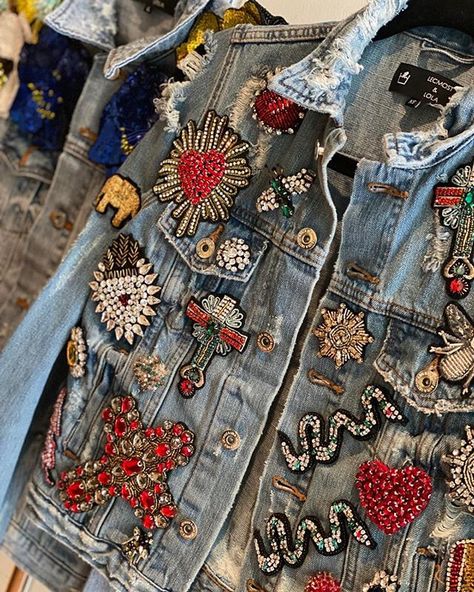 LECMOST & LOLA on Instagram: “Staying in & staying chic #lecmostlola” Patches On Blazer, Jean Jacket Design, Ropa Upcycling, Upcycled Jackets, Diy Denim Jacket, Embellished Denim Jacket, Denim Art, Diy Jacket, Denim Inspiration