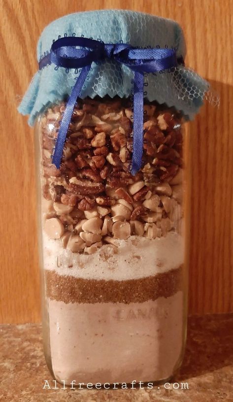 Mason Jar Cookies Recipe, Fall Cookie Jar Ideas, Bread In A Jar Recipe Gifts, Fall Cookies In A Jar, Cookie Recipes In A Jar Gifts, Mason Jar Baking Mixes, Cookies In A Jar Recipe Printables, Cookie In A Jar Recipe Gift, Canning Desserts