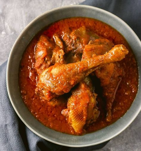 Chicken Curry Stew, Nigerian Chicken, Fried Plantain Recipe, Cook Beans, Ghanaian Food, Goat Recipes, Carribean Food, Curry Goat, African Dishes