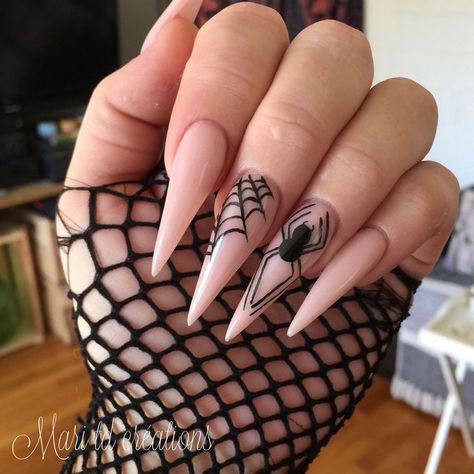 Halloween Nail Inspo Stiletto, Spider Stilleto Nails, Spider Nails Art, Stilleto Nails Halloween Art Designs, Halloween Nail Stiletto, Stilleto Halloween Nails Designs, Halloween Acrylic Nails Stiletto, Spider Design Nails, Halloween Stelitto Nails