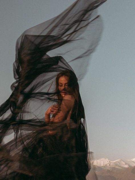 Tulle Photoshoot, Desert Photoshoot Ideas, Desert Photoshoot, Elegant Girls, Mode Editorials, Beach Shoot, Wild At Heart, Dark Feminine Aesthetic, Photoshoot Themes