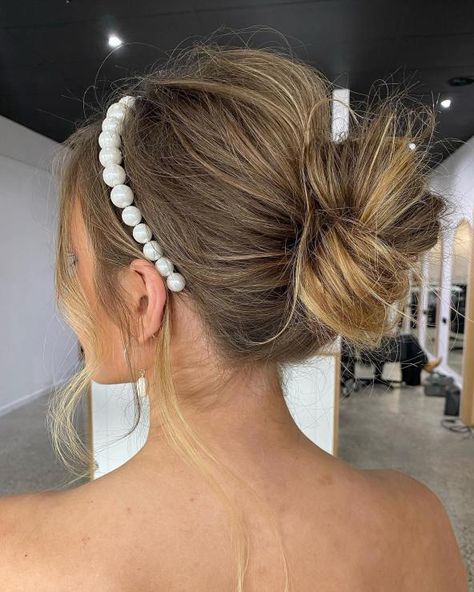 Simple Bun for Wedding Loose Chignon, Easy Braided Updo, Updo With Headband, Easy Work Hairstyles, High Bun Hairstyles, Simple Prom Hair, Low Bun Hairstyles, Teased Hair, Hair Adviser