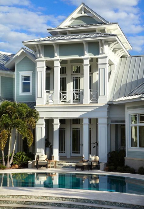 Home with a coastal chic vibe offers relaxed living on Davis Island, Florida #outdoors #outdoorliving #pool Coastal House Colors, Coastal Mansion, Luxury Coastal, Coastal House, Seaside Style, Exterior Paint Colors, Coastal Cottage, Facade House, White Houses