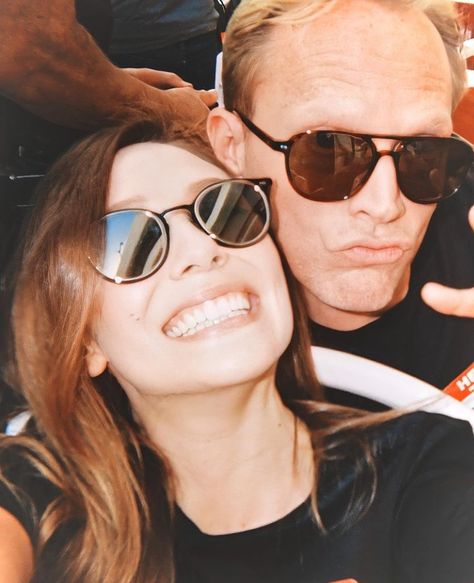 Elizabeth Olsen And Paul Bettany, Black Widow And Spiderman, Marvel Pics, Paul Bettany, Avengers Cast, Elizabeth Olsen Scarlet Witch, Marvel Characters Art, Angel Girl, Wanda And Vision