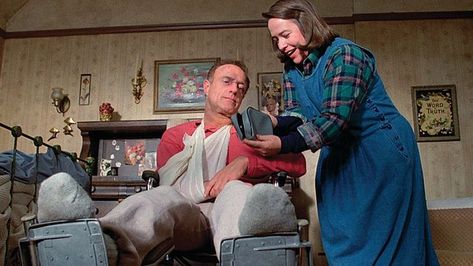 Annie & Paul costume ideas Misery Film, Misery Stephen King, Misery Movie, Horror Movie Scenes, 1990s Movies, Stephen King It, Kathy Bates, Movie Journal, Stephen King Books