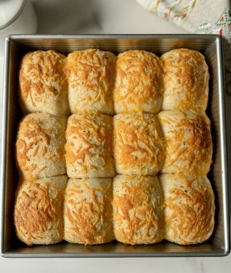 Stuffed Sourdough Cheese Buns (with garlic butter) Sourdough Cheese Buns, Sourdough Bun Recipe, Sourdough Buns, Cheese Buns, Garlic Butter Sauce, Gooey Cheese, Bun Recipe, Food Scale, Sourdough Recipes