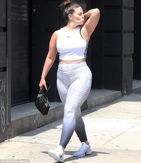 Ashley Graham flaunts her curves in snakeskin yoga pants and matching crop top after intense workout Ashley Graham Style, Big Girl Fashion, Trendy Swimwear, Ashley Graham, Workout Attire, Plus Size Models, Curvy Girl Outfits, Curvy Outfits, Ladies Dress Design